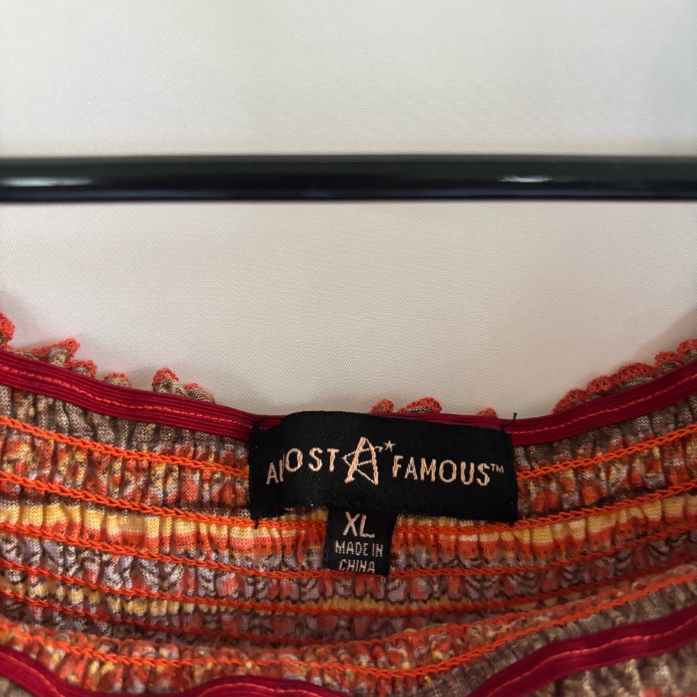 Almost Famous
XL - Picture 2 of 6